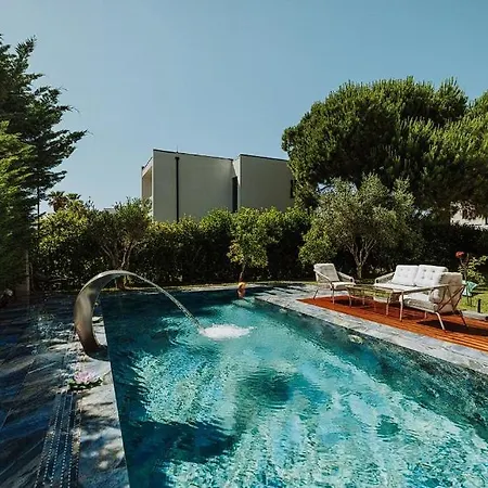 ゲストハウス Discover Your Private Seaside Escape ! Plazhi San Pietro