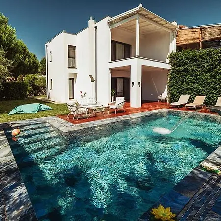 Discover Your Private Seaside Escape ! Plazhi San Pietro